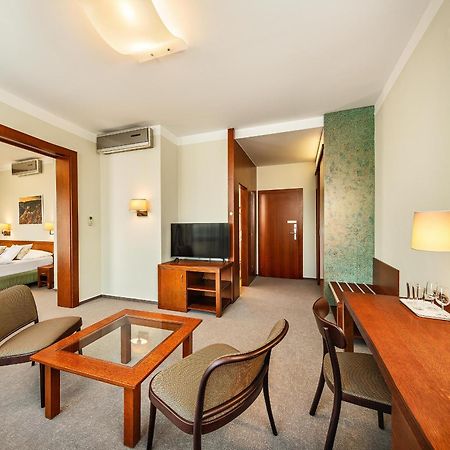 חנניצה Wellness Hotel Happy Star מראה חיצוני תמונה