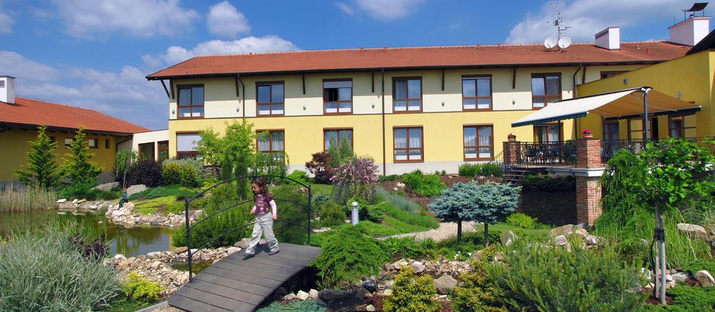 חנניצה Wellness Hotel Happy Star מראה חיצוני תמונה